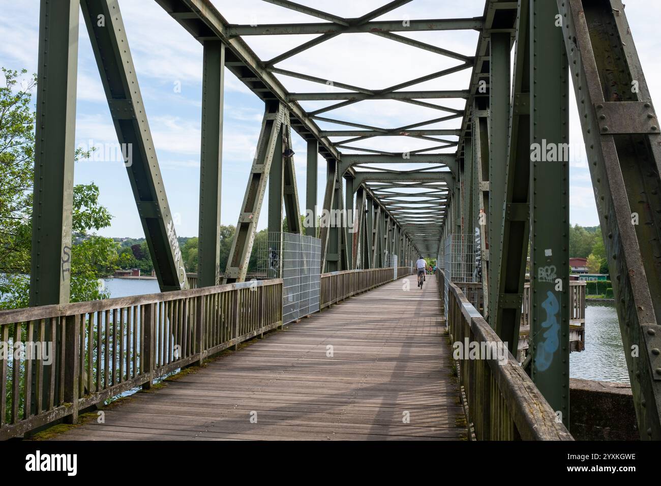 Die alte Eisenbahnbrücke überquerte die Ruhr Stockfoto