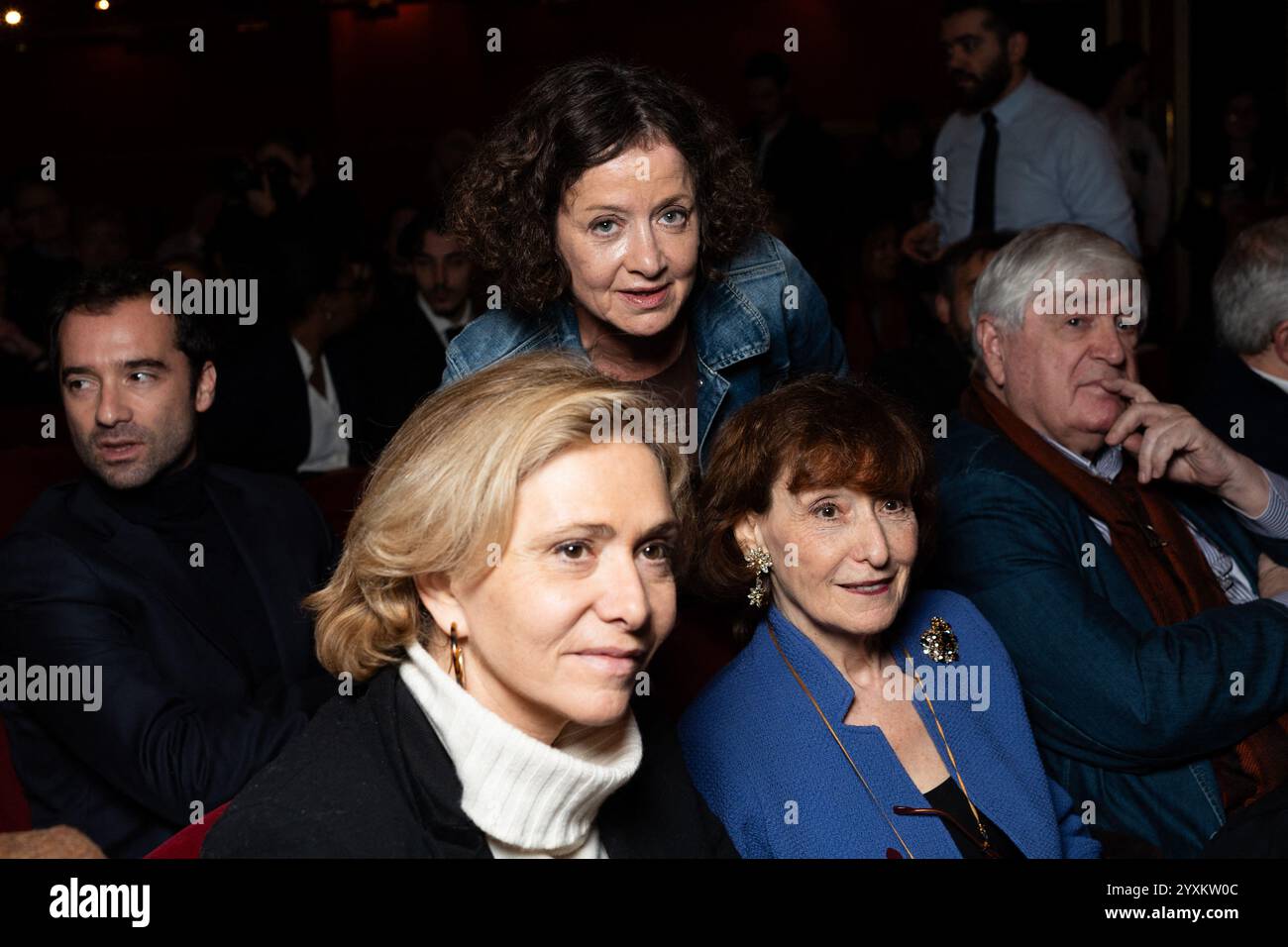 Paris, Frankreich. Dezember 2024. Valerie Pecresse, Elisabeth Levy und Noelle Lenoir während des Abends des Internationalen Unterstützungskomitees für die Befreiung von Boualem Sansal unter dem Vorsitz von Catherine Camus und initiiert von der Revue Politique et Parlementaire, die am 16. Dezember 2024 einen großen Unterstützungsabend im Théâtre Libre in Paris, in Zusammenarbeit mit Marianne, Editions Gallimard, Editions du Cerf, dem Comité laicité République de la République de la République de la. Foto: Alexis Jumeau/ABACAPRESS. COM Credit: Abaca Press/Alamy Live News Stockfoto