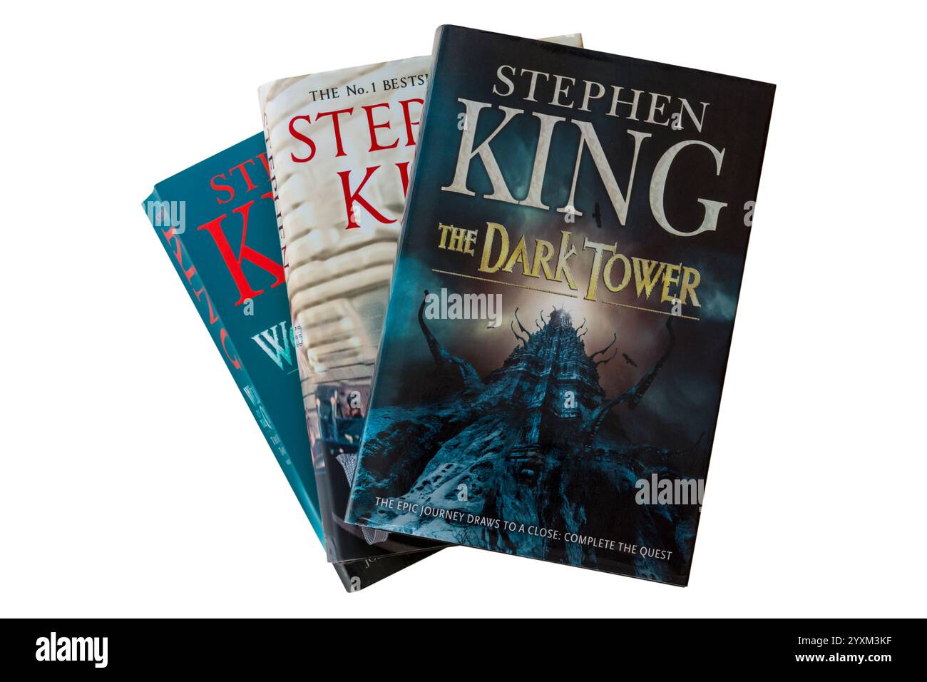 Eine Auswahl an Büchern von Stephen King mit dem Buch Dark Tower VII auf weißem Hintergrund steht die epische Reise zu Ende Stockfoto