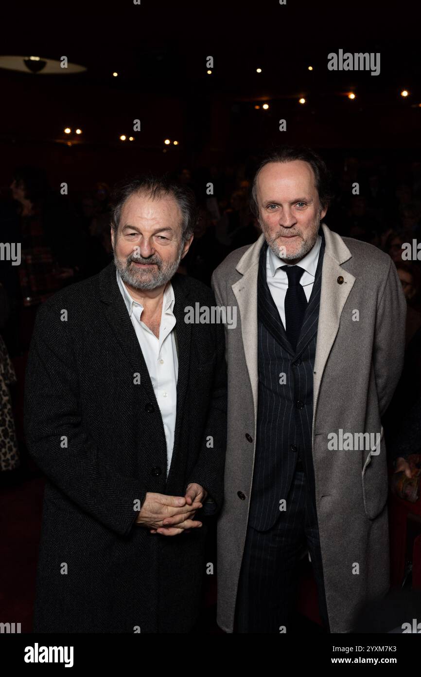 Paris, Frankreich. Dezember 2024. Denis Olivennes und Jean-Marc Dumontet während des Abends des Internationalen Unterstützungskomitees für die Befreiung von Boualem Sansal unter dem Vorsitz von Catherine Camus und initiiert von der Revue Politique et Parlementaire, die am 16. Dezember 2024 in der Théâtre Libre in Paris, Frankreich, in Zusammenarbeit mit Marianne, Editions Gallimard, Editions du Cerf, dem Comité laicité République de la République de la République, dem Laborpoint, organisiert hat. Foto: Alexis Jumeau/ABACAPRESS. COM Credit: Abaca Press/Alamy Live News Stockfoto