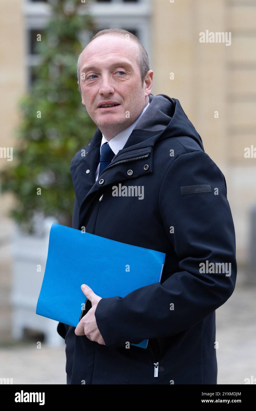 Paris, Frankreich. Dezember 2024. Der Präsident von Horizons & Independants, Laurent Marcangeli, reagiert auf ein Treffen mit dem neu ernannten französischen Premierminister Francois Bayrou im Hotel Matignon in Paris am 17. Dezember 2024. Foto: Raphael Lafargue/ABACAPRESS. COM Credit: Abaca Press/Alamy Live News Stockfoto