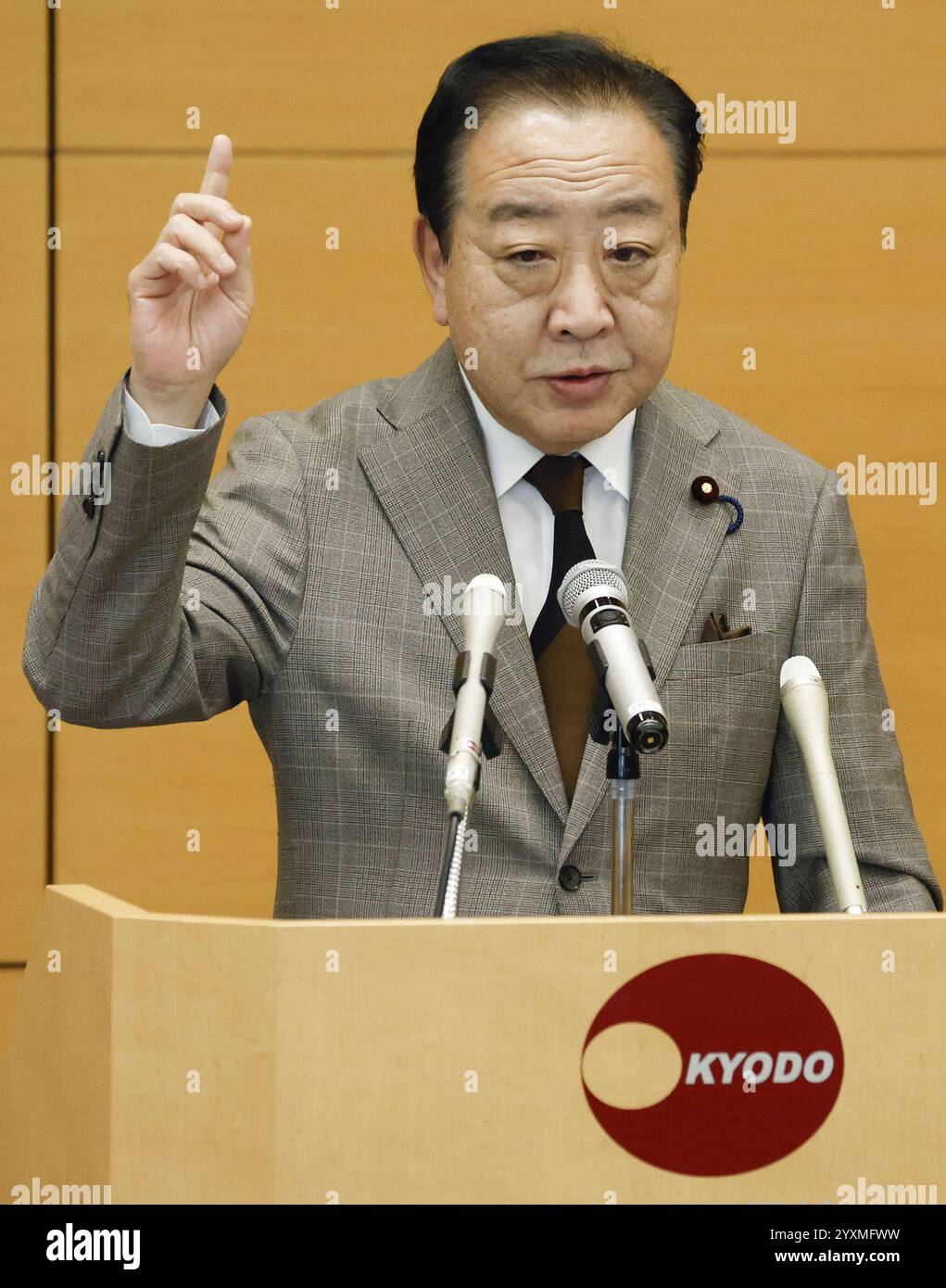 Yoshihiko Noda, Vorsitzender der großen oppositionellen konstitutionellen Demokratischen Partei Japans, hält am 17. Dezember 2024 eine Rede im Hauptquartier der Kyodo News in Tokio. (Kyodo)==Kyodo Photo via Credit: Newscom/Alamy Live News Stockfoto