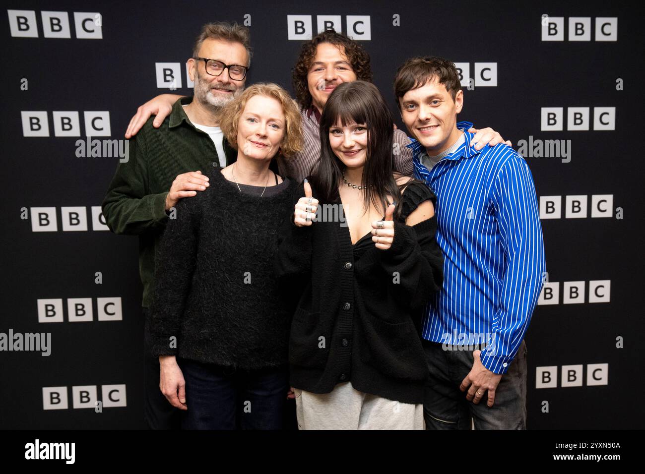 (Von links nach rechts) Hugh Dennis, Claire Skinner, Daniel Roche, Ramona Marquez und Tyger Drew Honey, bei einem Fotobesuch für das in der Unterzahl untergeordnete Weihnachtsspecial, am zweiten Weihnachtsfeiertag um 40 Uhr im BBC Broadcasting House in London. Bilddatum: Montag, 16. Dezember 2024. Stockfoto