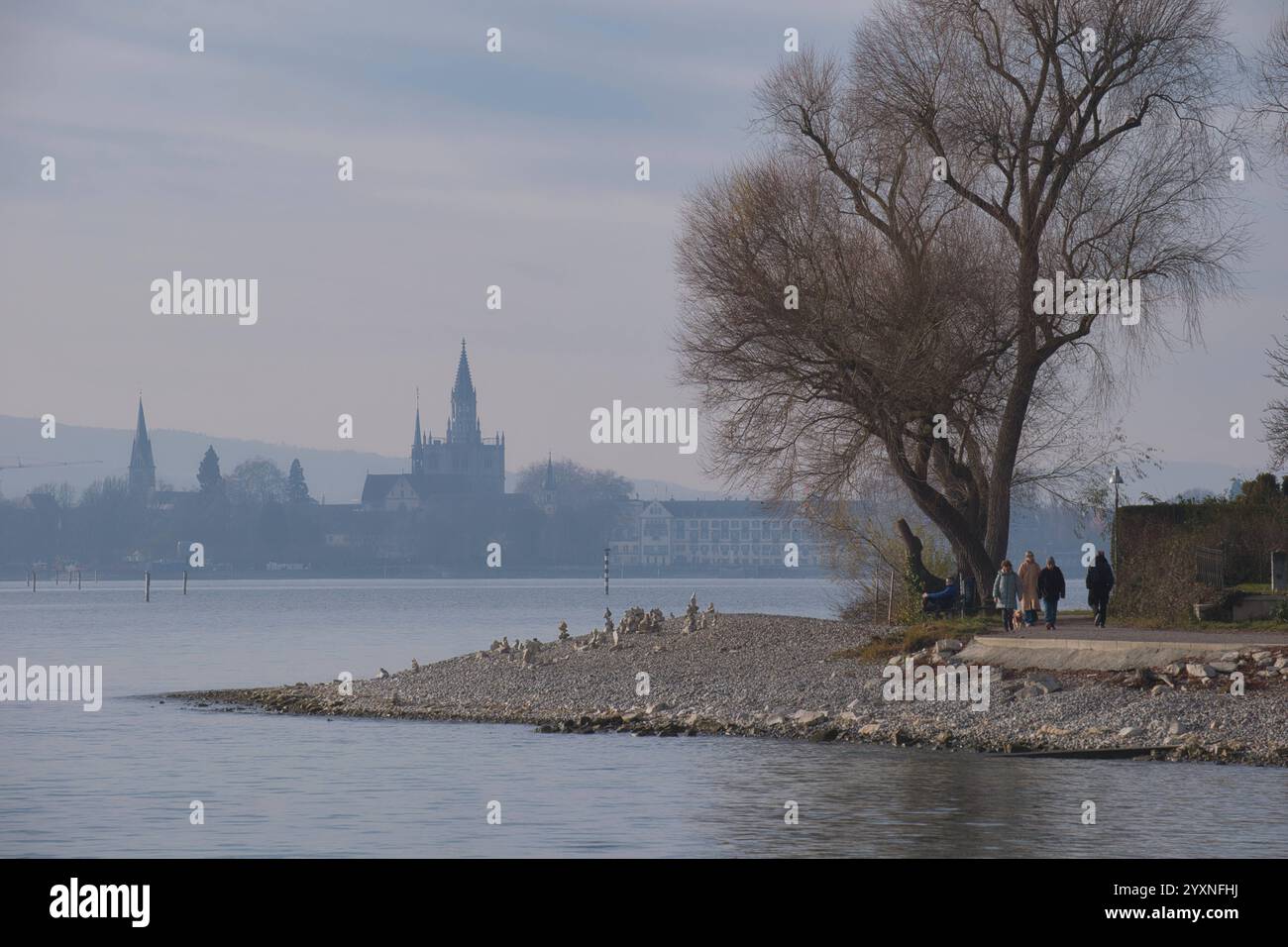 Konstanz, Blick zur Stadt am Seeuferweg *** Konstanz, Blick auf die Stadt am Seeuferweg Stockfoto