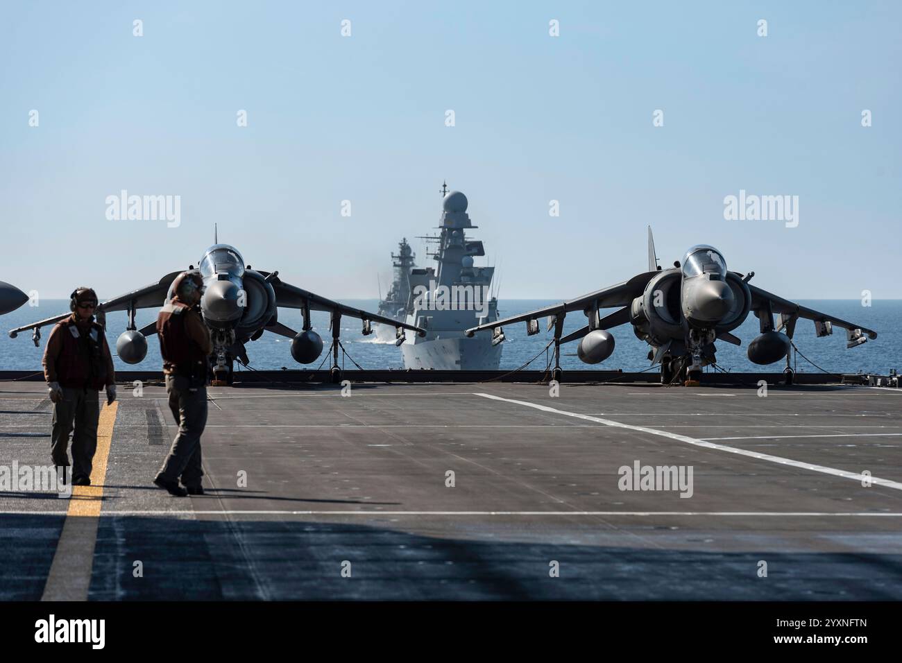 Die italienische Marine AV-8B+ Harrier II Plus auf dem Flugdeck des ITS Cavour Flugzeugträgers. Stockfoto