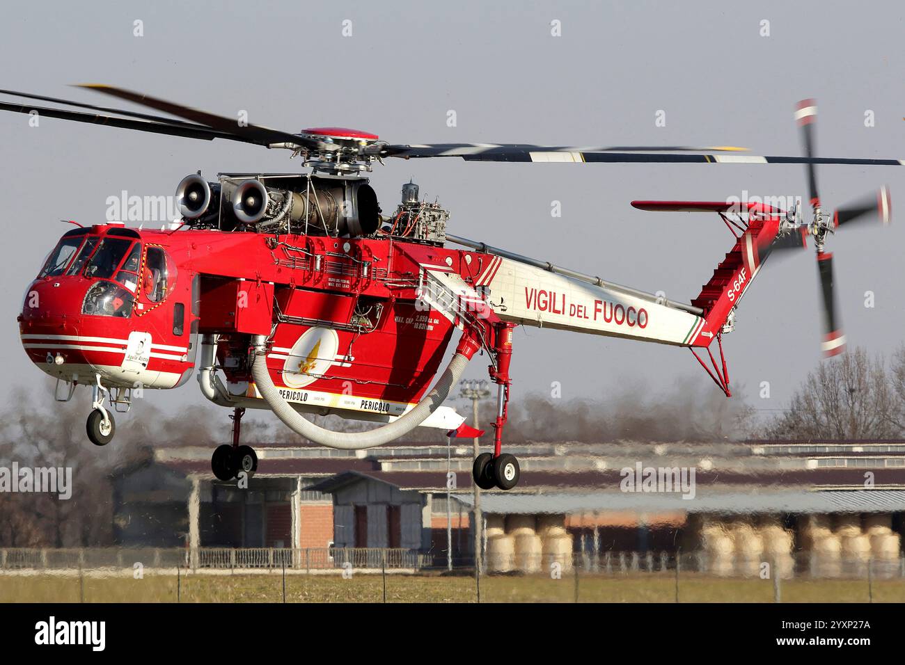 Ein S-64F Skykran des italienischen Feuerwehrdienstes Vigili del Fuoco. Stockfoto