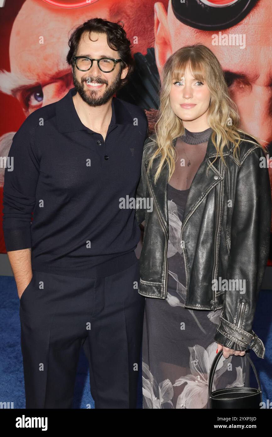 Los Angeles, USA. Dezember 2024. Josh Groban, Natalie McQueen bei Sonic the Hedgehog 3 Premiere im TCL Chinese Theatre, Los Angeles, CA, 16. Dezember 2024. Foto: Joseph Martinez/PictureLux Credit: PictureLux/The Hollywood Archive/Alamy Live News Stockfoto