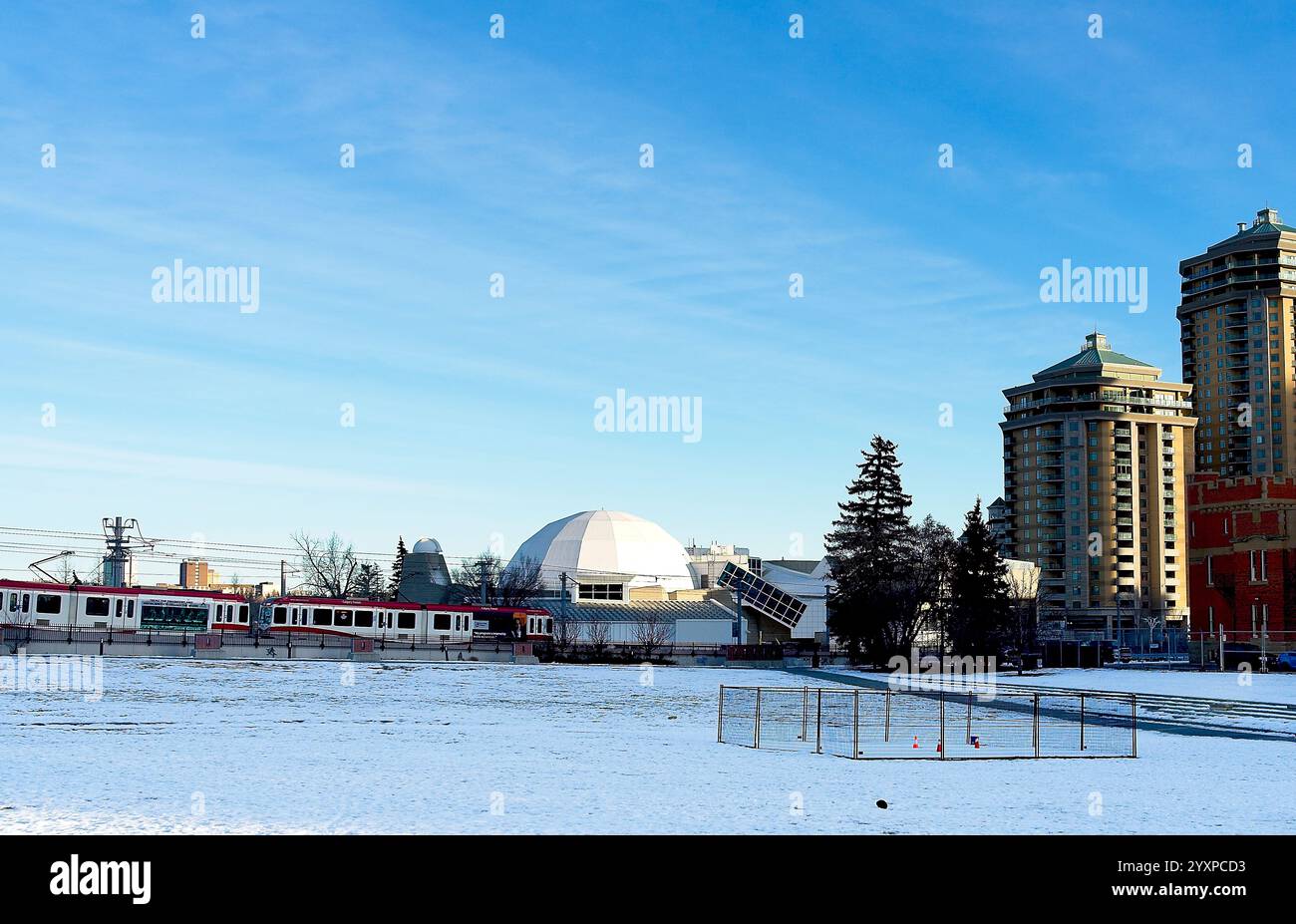 Millenium Park mit im Hintergrund das zeitgenössische Calgary Museum Stockfoto