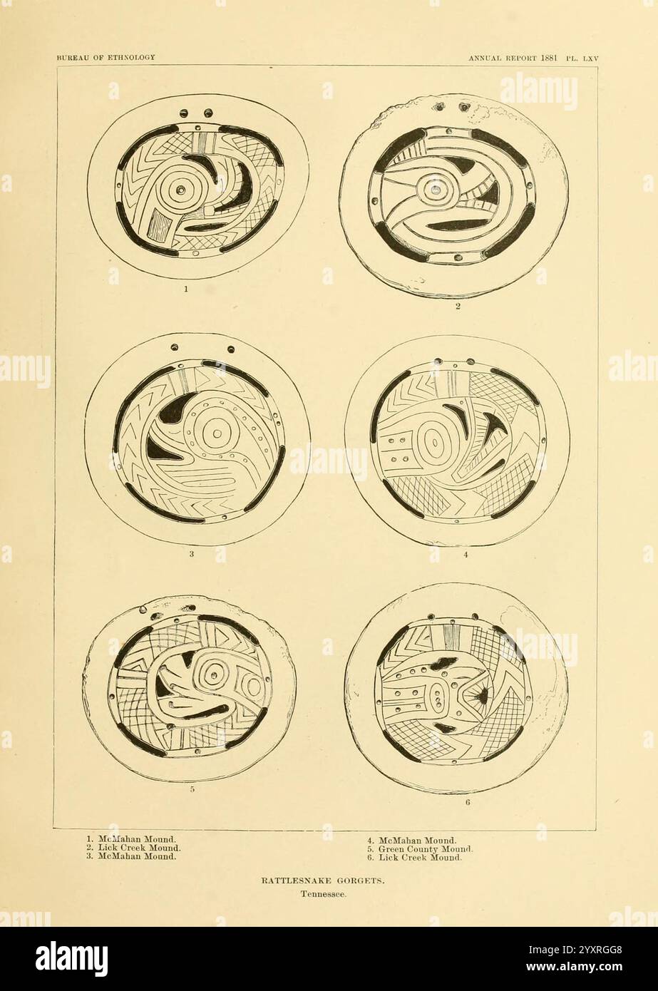 Art in Shell der Antiker Amerikaner, Washington, Govt. Print, 1883, Antiquitäten, indische Kunst, Indianer, Muscheln in der Kunst, viele Hüte von Holmes, Taxonomie, Kate Clifton Osgood, Kate Clifton Osgood Holmes, Kate Clifton Holmes, Kate Osgood Holmes, Kate Clifton Osgood, Frauen in der Wissenschaft, diese Abbildung zeigt sechs kreisförmige Designs mit komplizierten geometrischen Mustern und Symbolen. Die Entwürfe sind in zwei Dreireihen angeordnet. Das erste Design in der oberen linken Ecke enthält eine Reihe konzentrischer Kreise, die von verschiedenen Linien und Punkten durchschnitten werden, wodurch ein komplexer visueller Effekt entsteht. Das zweite Design Stockfoto