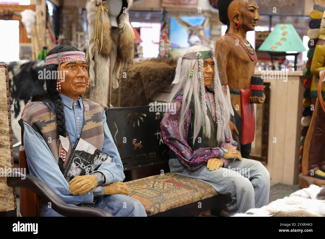 Old Scottsdale ist voll mit zahlreichen Geschäften, Souvenirläden, Restaurants usw. Auch die Geschichte der amerikanischen Ureinwohner ist hier von großem Interesse. Viel Navaho Goo Stockfoto