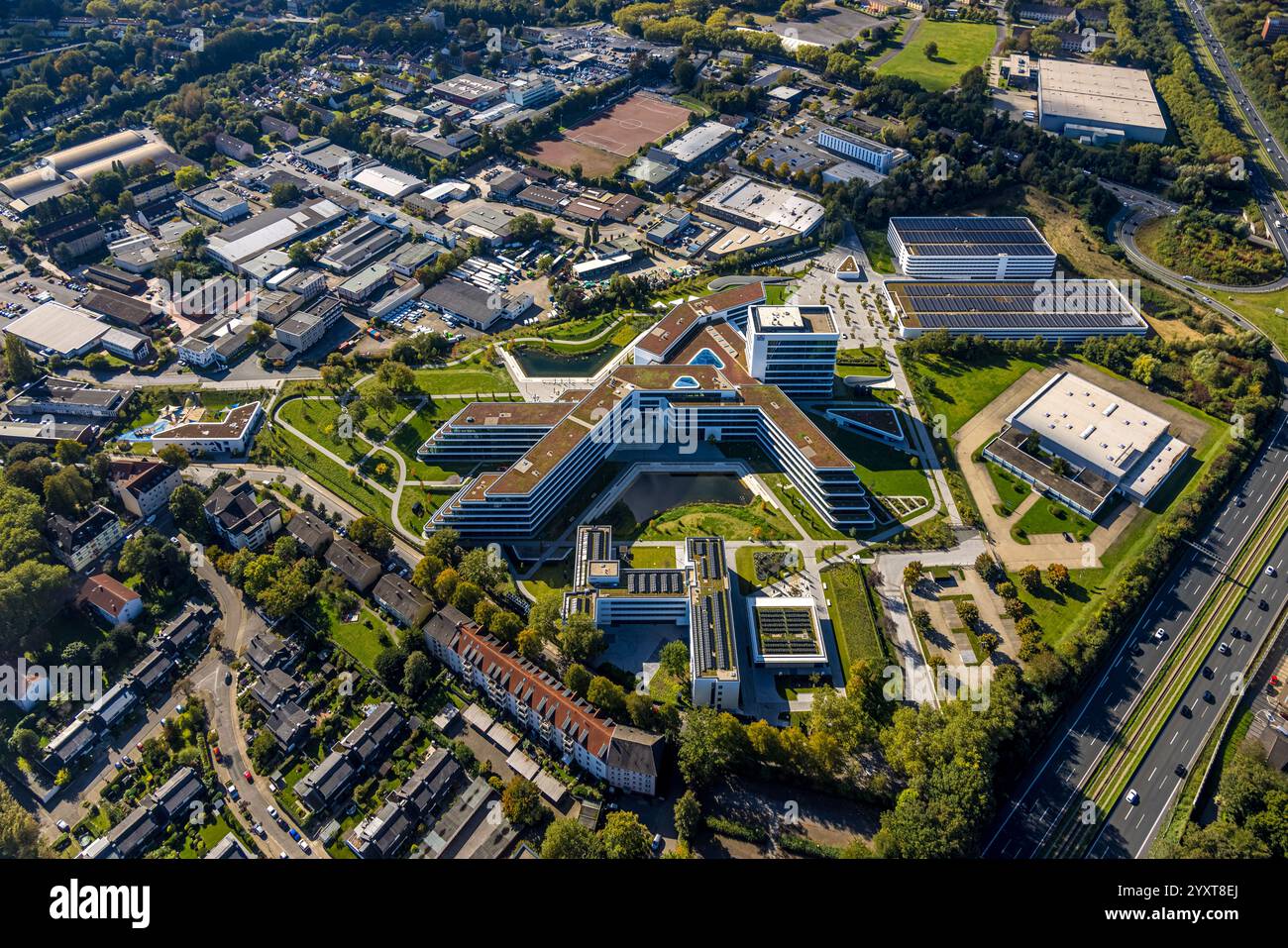 Luftaufnahme, Aldi Nord Campus, Gebäudeform entspricht dem Aldi Logo, Eckenbergstraße, Kray, Essen, Ruhrgebiet, Nordrhein-Westfalen, Deutschland Stockfoto