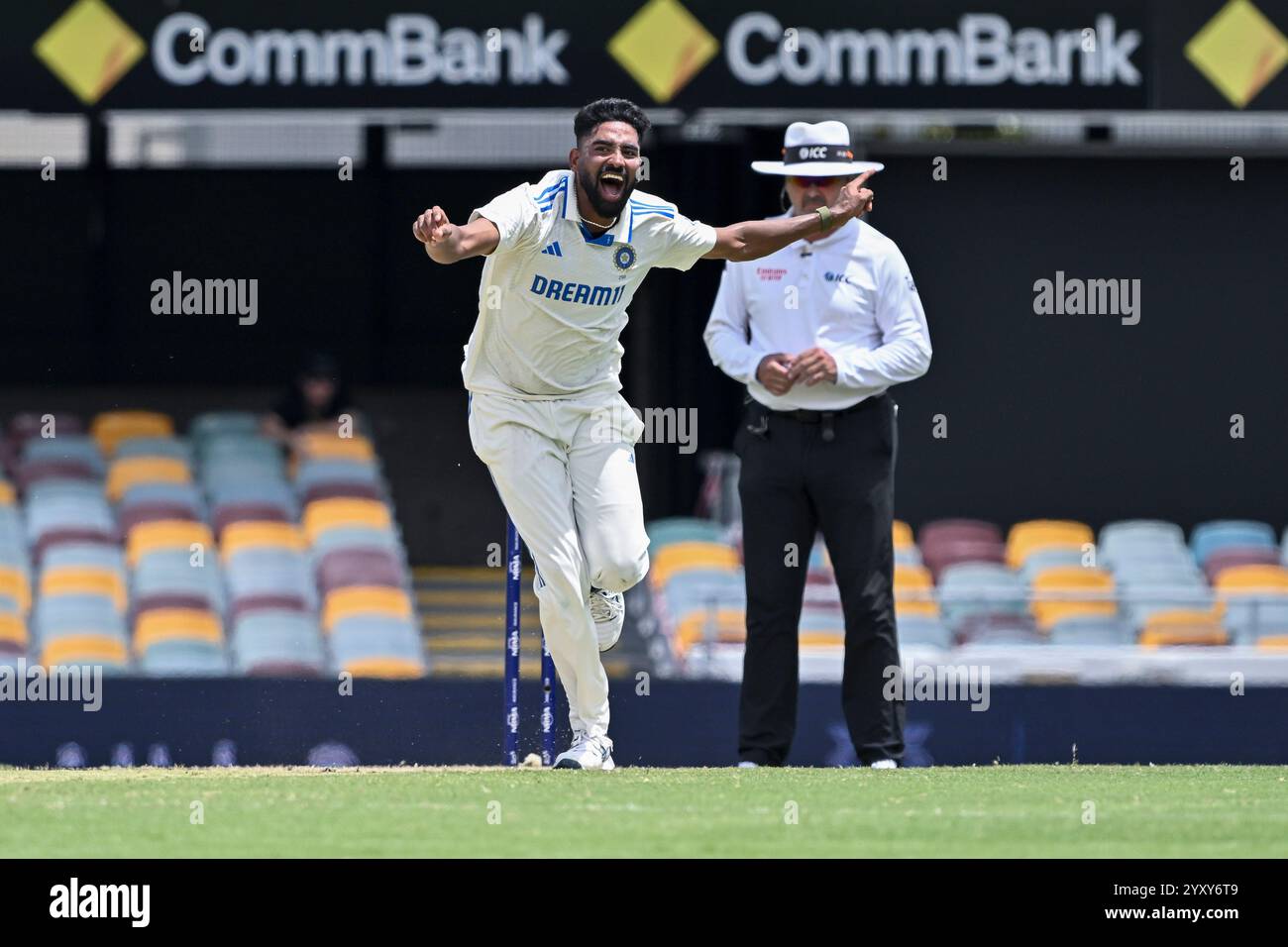 Die Gabba, Brisbane, Australien. Dezember 2024. International Test Cricket, Australien gegen Indien 3. Test Day 5; Mohammed Siraj aus Indien appelliert um Entlassung Credit: Action Plus Sports/Alamy Live News Stockfoto