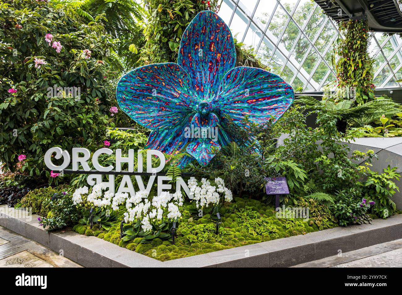 The Rush of Nature Skulptur von Marc Quinn, Cloud Forest Dome, Gardens of the Bay, Singapur, Foto: David Rowland / One-Image.com Stockfoto