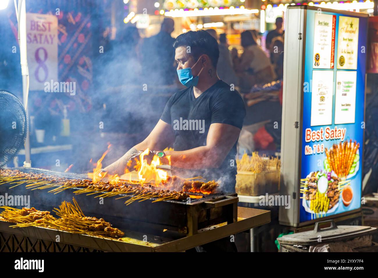 Satay Street, Lau Pa Sat in Singapur: Ein historisches Wahrzeichen, das sich in eine lebhafte Night Food Street verwandelt hat, berühmt für ihre Satay Stände und Hawker-Gerichte Stockfoto