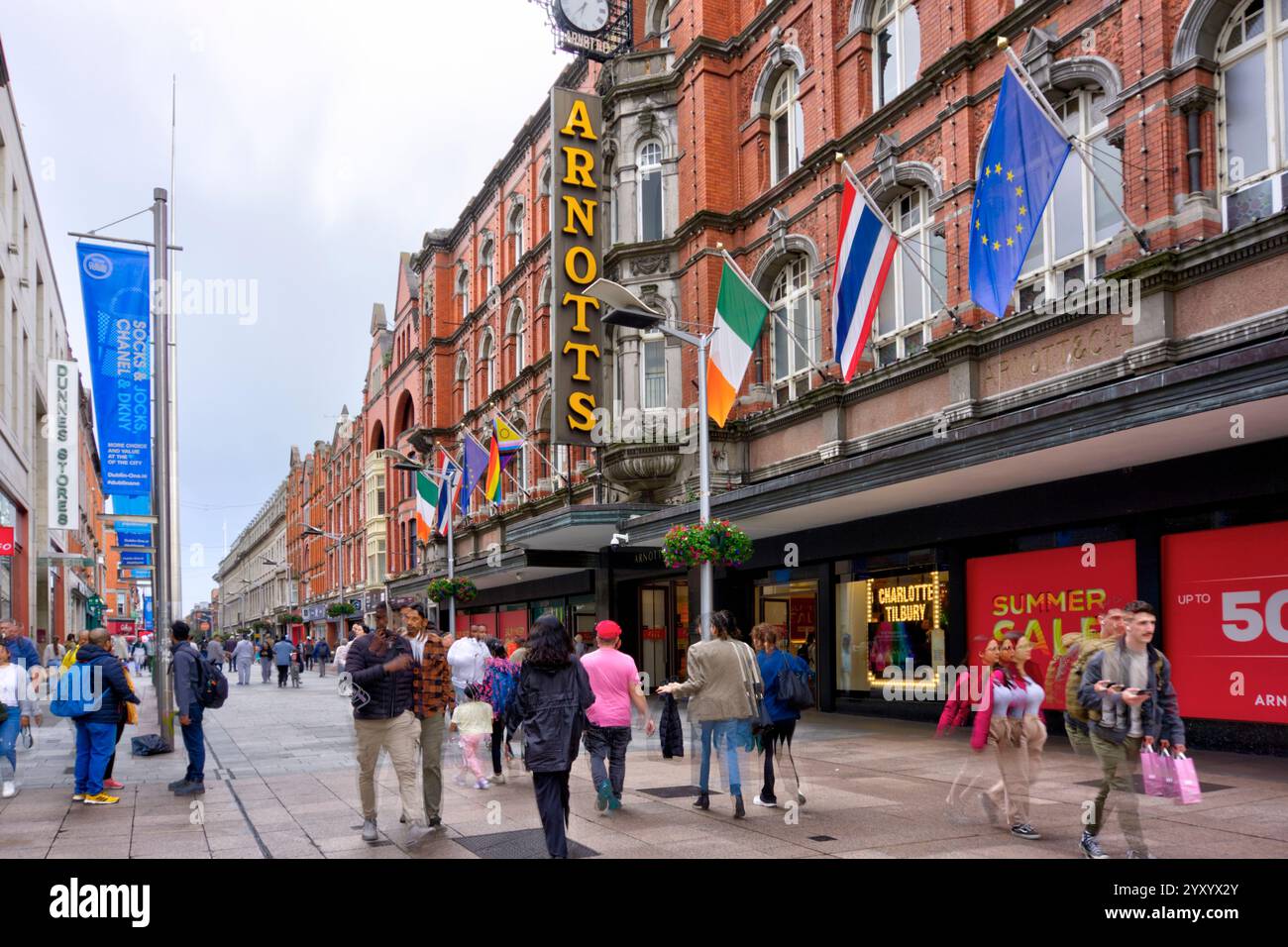 Dublin, Irland - 14. Juni 2024: Blick auf das Äußere des Kaufhauses Arnotts in der Henry Street Stockfoto