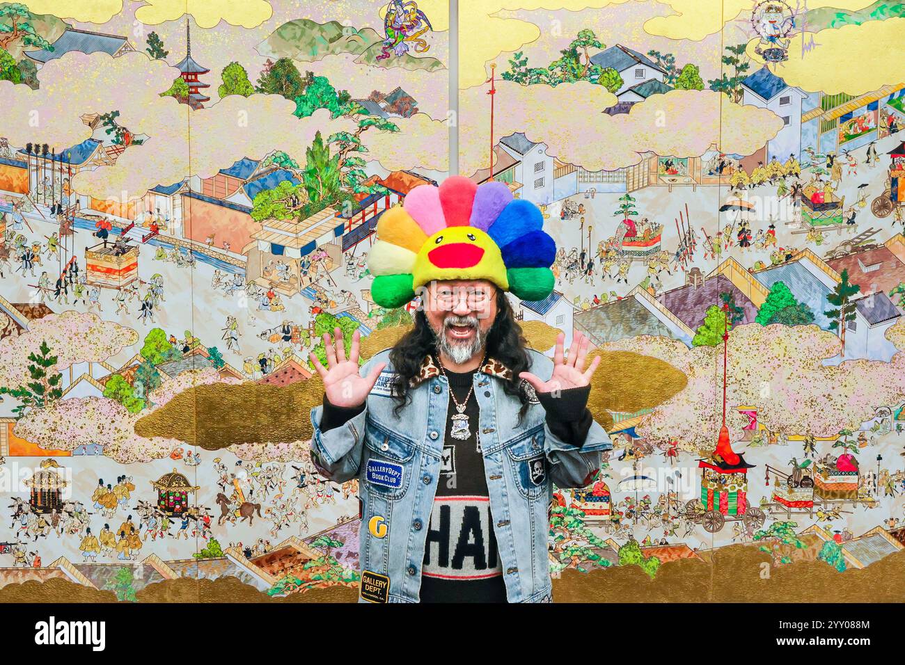 Künstler Takashi Murakami Gion Sairei-zu Takashi Murakami Ver. (2024) bei einem Fotobesuch der Gagosian Gallery in London Stockfoto