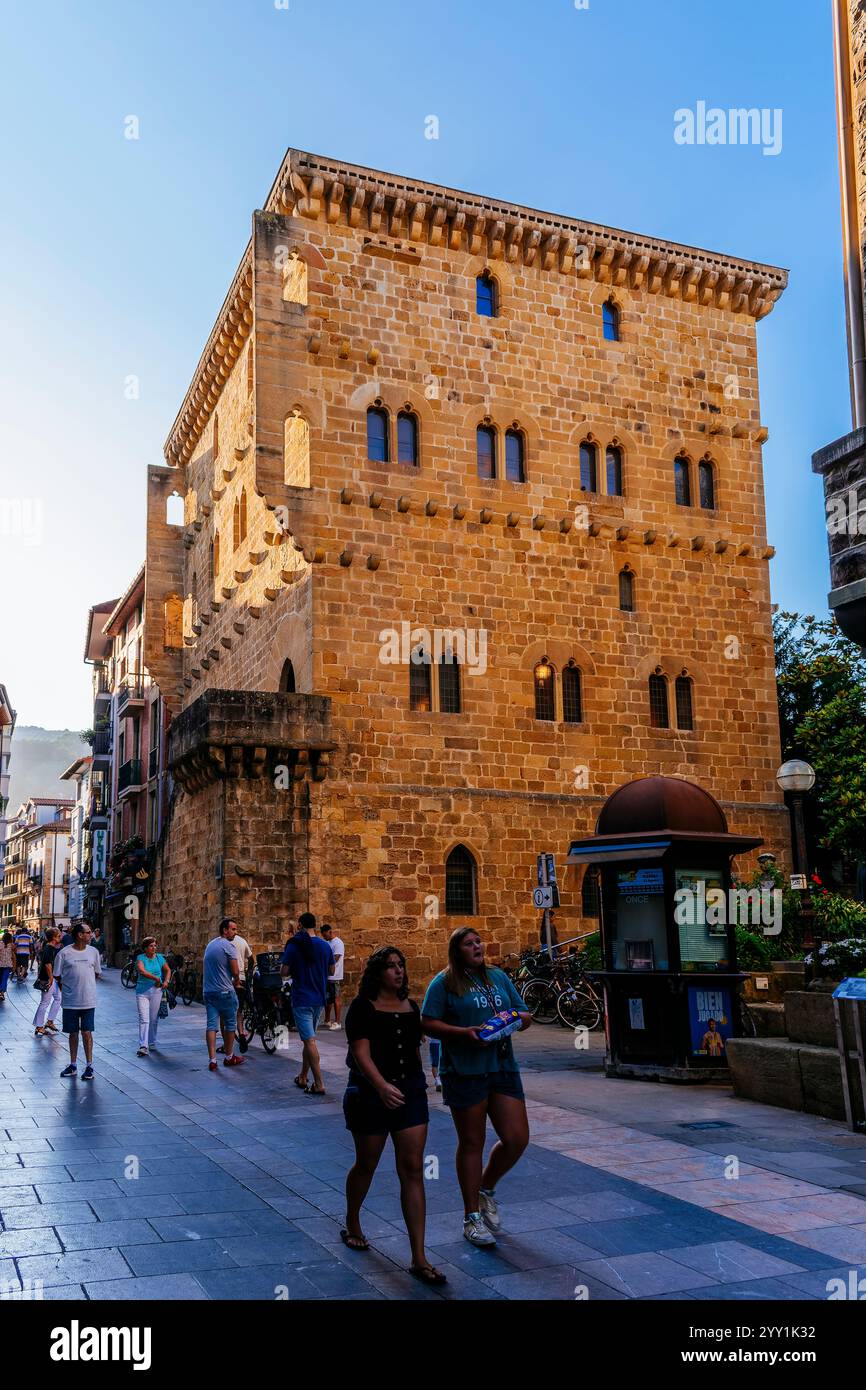 Torre Luzea ist ein Gebäude aus dem 15. Jahrhundert. In der Vergangenheit war es als Wachturm Festung. Es ist eines der besten Beispiele für zivile gotische Bauten in GIP Stockfoto