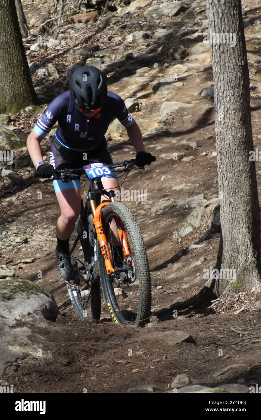 XCO-Rennen in den Hügeln des Windrock Bicycle Park in Oliver Springs, Tennessee, USA. Tennessee National Bike Festival Stockfoto