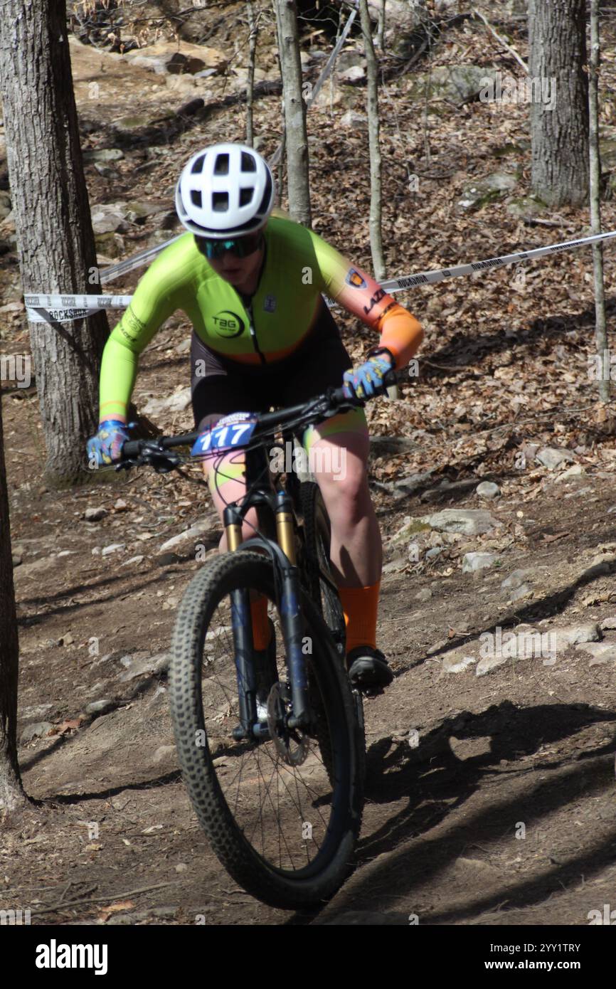 XCO-Rennen in den Hügeln des Windrock Bicycle Park in Oliver Springs, Tennessee, USA. Tennessee National Bike Festival Stockfoto