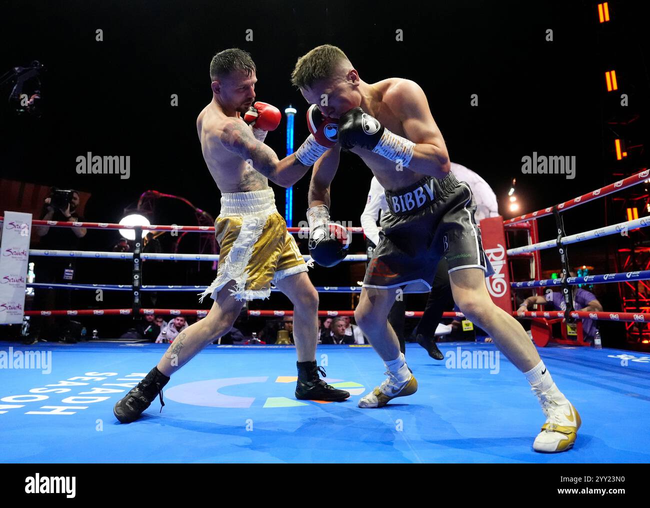 Jordan Ellison (links) im Kampf gegen Luke Bibby am Boulevard World, Riad in Saudi-Arabien. Bilddatum: Mittwoch, 18. Dezember 2024. Stockfoto
