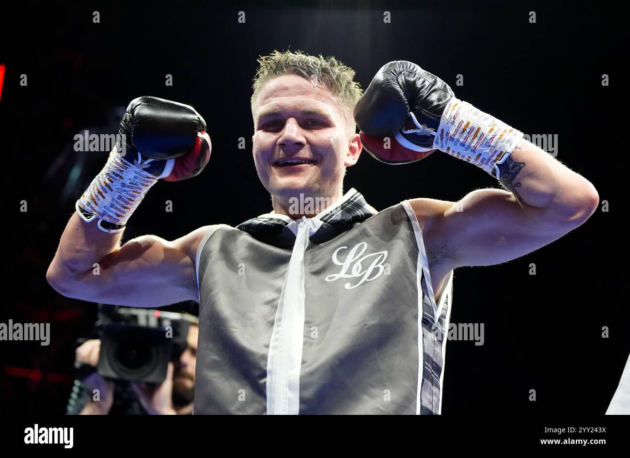 Luke Bibby feiert den Sieg gegen Jordan Ellison auf dem Boulevard World in Riad in Saudi-Arabien. Bilddatum: Mittwoch, 18. Dezember 2024. Stockfoto