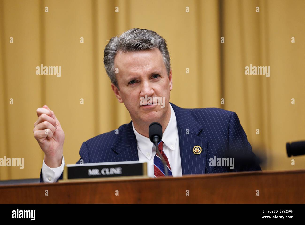 Washington, Usa. Dezember 2024. Ben Cline (R-VA) wird am Mittwoch, den 18. Dezember, in Washington, DC, während einer Anhörung im Repräsentantenhaus zu geistigem Eigentum und China zu sehen sein. 2024. (Foto: Aaron Schwartz/SIPA USA). Quelle: SIPA USA/Alamy Live News Stockfoto