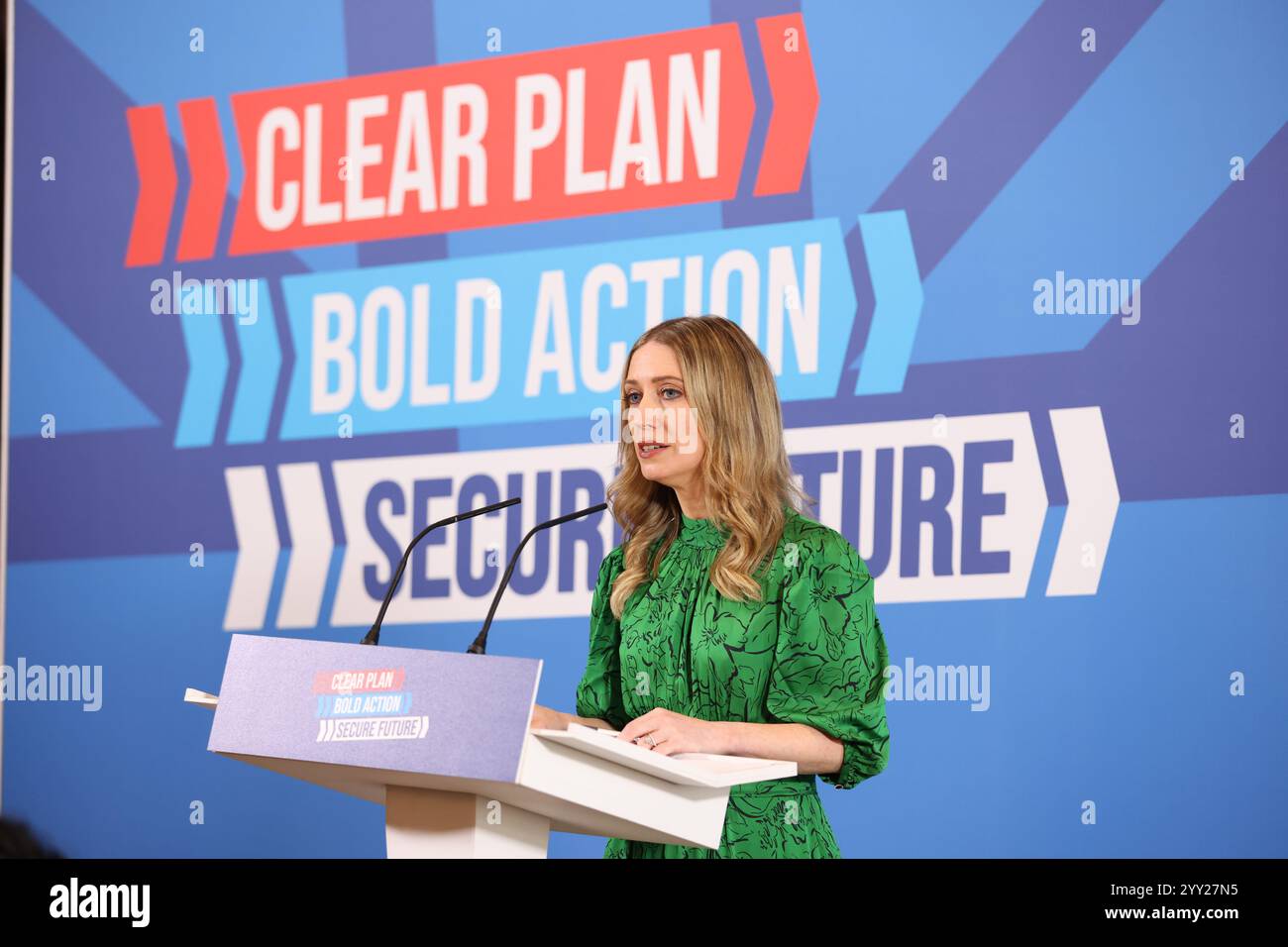 [MccLi0009644] die Finanzministerin Laura Trott wird auf einer Pressekonferenz in Westminster auf den Start des Labour-Manifests reagieren. C) Belin Stockfoto