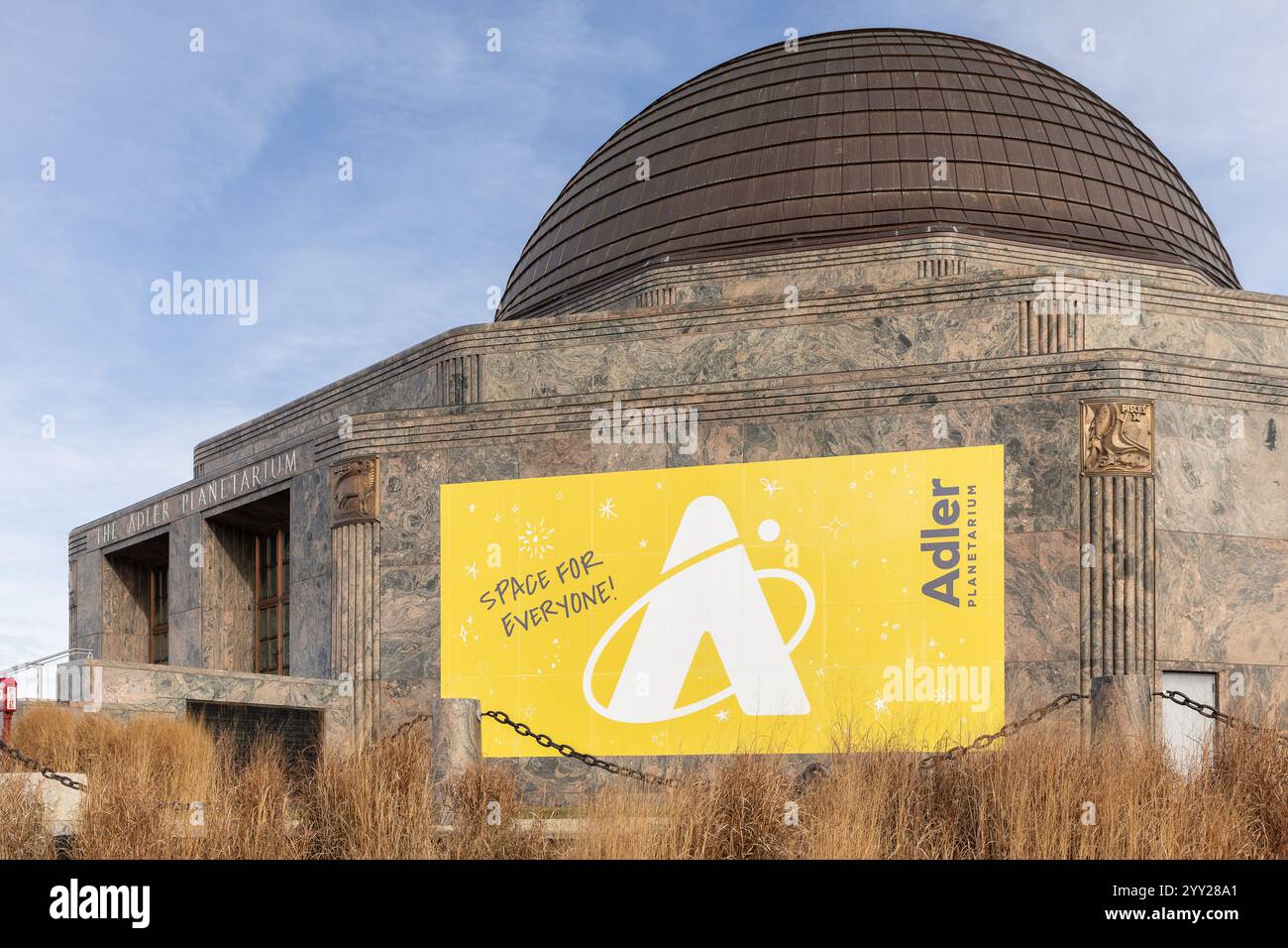 Das Adler Planetarium befindet sich auf dem Museum Campus in der Innenstadt von Chicago und ist das erste Planetarium Amerikas. Stockfoto