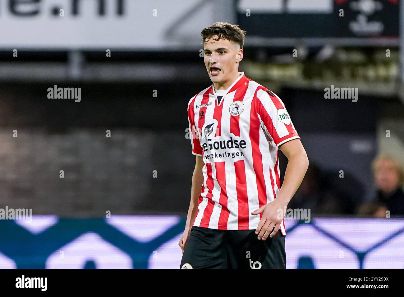 Rotterdam, Niederlande. Dezember 2024. ROTTERDAM, NIEDERLANDE - 18. DEZEMBER: Max de Ligt von Sparta Rotterdam trainiert seinen Teamkollegen beim Spiel der zweiten Runde des TOTO KNVB Cup zwischen Sparta Rotterdam und Go Ahead Eagles im Sparta-stadion Het Kasteel am 18. Dezember 2024 in Rotterdam. (Foto von Andre Weening/Orange Pictures) Credit: Orange Pics BV/Alamy Live News Stockfoto