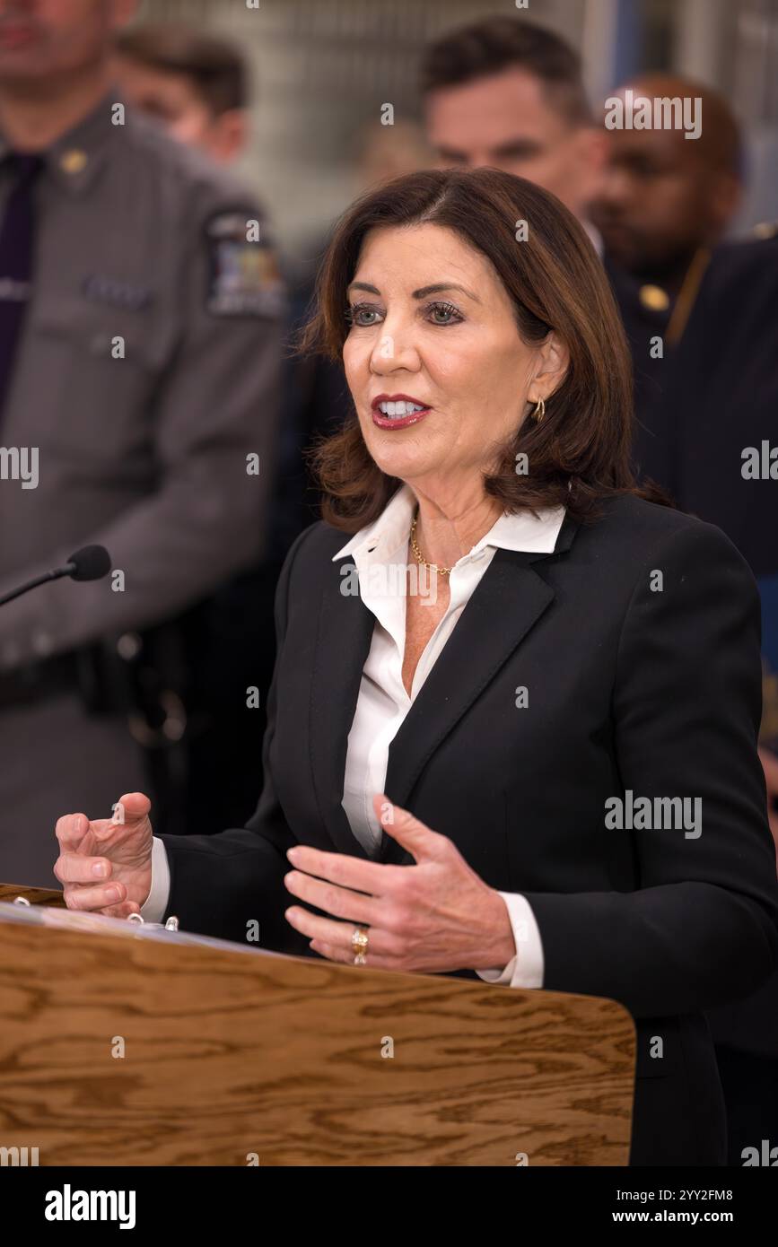 New York, Usa. Dezember 2024. Die New Yorker Gouverneurin Kathy Hochul gibt am Mittwoch, den 18. Dezember 2024, eine Ankündigung zur Verkehrssicherheit bekannt. Quelle: Brazil Photo Press/Alamy Live News Stockfoto