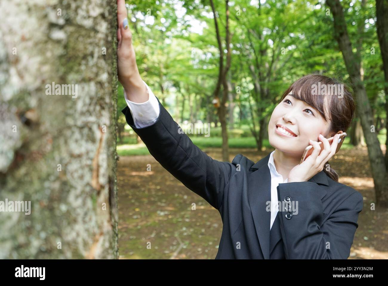 Geschäftsfrau und Jobjäger, die einen Anruf tätigen Stockfoto