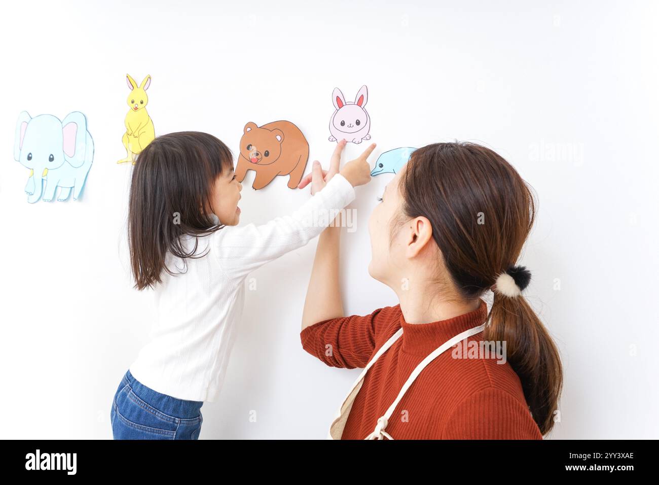 Kinder, die in einem Kindergarten spielen Stockfoto