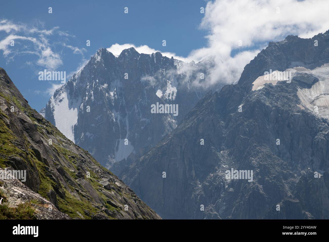 Der Grand Jorasses Gipfel vom Weg zum Chalet Refuge du Couvercle. Stockfoto