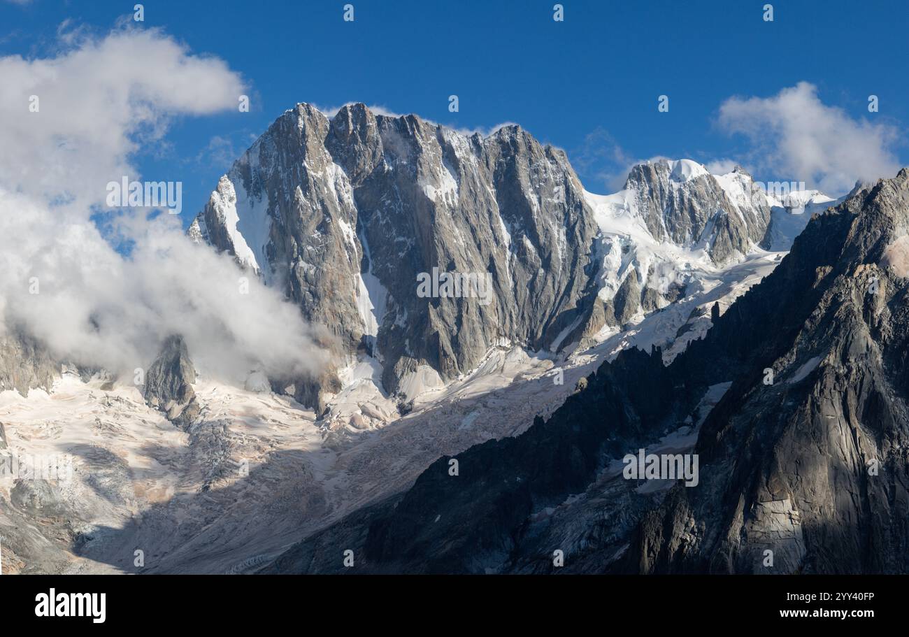 Der Grand Jorasses ist im Abendlicht am Höhepunkt. Stockfoto