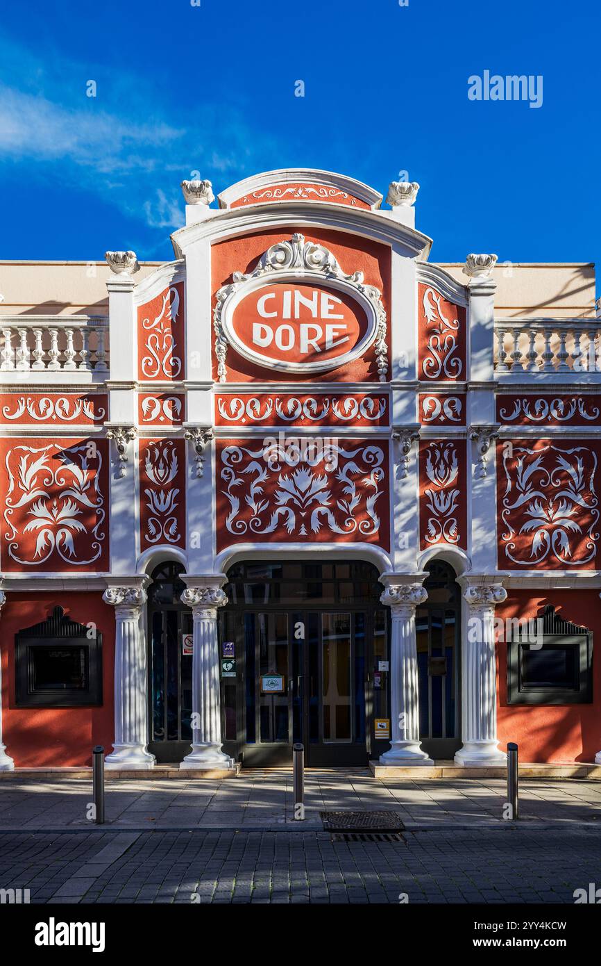 Fassade der historischen Cine Dore, Heimat der spanischen Cinematheque, Madrid, Spanien Stockfoto