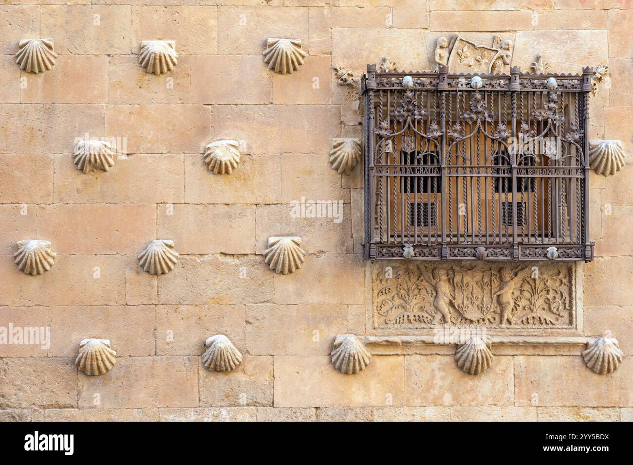 Haus der Muscheln Fassade in Salamanca, Castilla y Leon, Spanien. Stockfoto