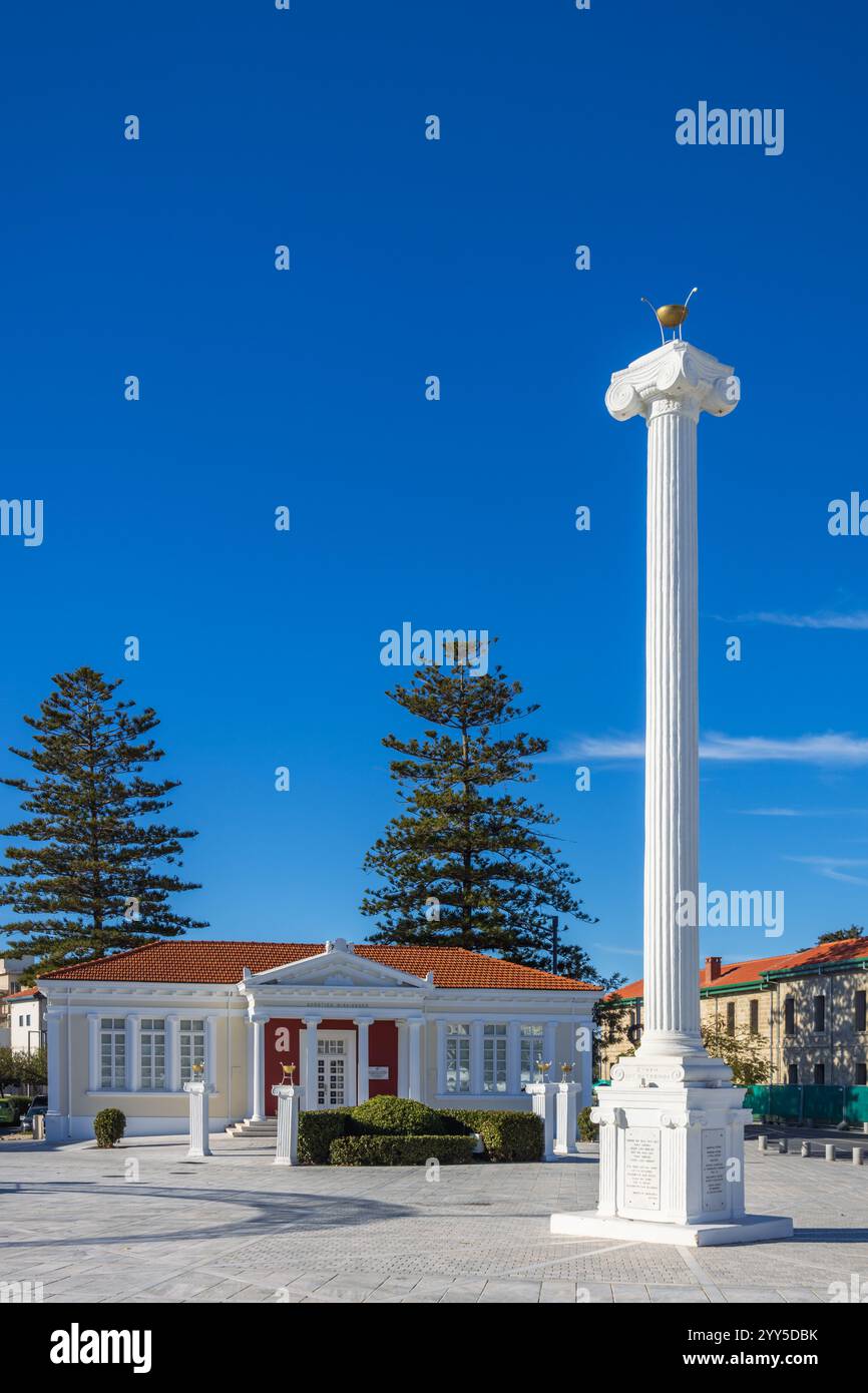 Gedenksäule in der Nähe des Rathauses in Paphos, Zypern Stockfoto