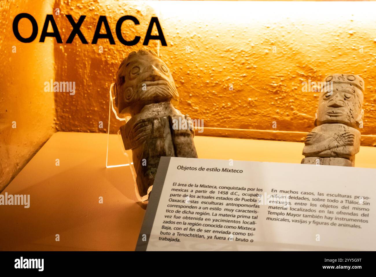 Mexiko-Stadt, Mexiko 12. November 2024: Anthropomorphe Figuren im Templo Mayor Museum in Mexiko-Stadt. Stockfoto