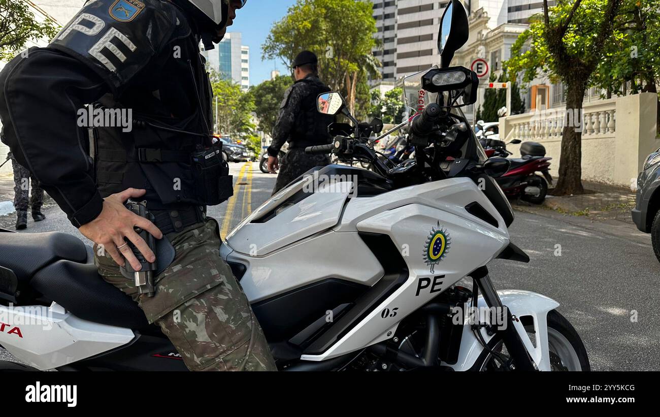 Sao Paulo, Sao Paulo, Brasilien. Dezember 2024. Sao Paulo (SP), 19/2024 Ã¢â‚¬' President/Lula/Exams/SP - der Präsident der Republik Brasilien, Luiz Inacio Lula da Silva, kommt am Donnerstag, den 19., im Krankenhaus Sirio-Libanes in Sao Paulo an. Nachdem der Präsident einen CT-Scan gemacht hatte, berichtete Kalil Filho, dass der Chief Executive nach Brasilia zurückkehren soll, wo er von nun an überwacht wird. Lula wird in die Bundeshauptstadt gehen, um seine Aktivitäten wieder aufzunehmen. Am Freitag, dem 20., wird sich der Chief Executive mit seinen Ministern treffen. (Foto: Oslai Stockfoto