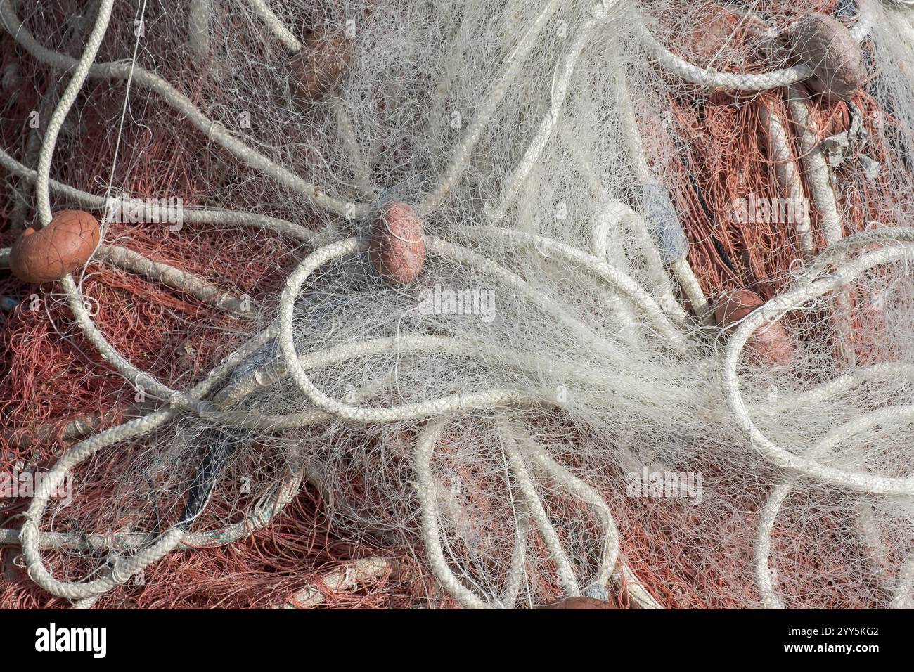 Fischernetze mit Seilen und Schwimmern, Hafen, Santa Maria di Leuca, Apulien, Süditalien, Italien, Europa Stockfoto