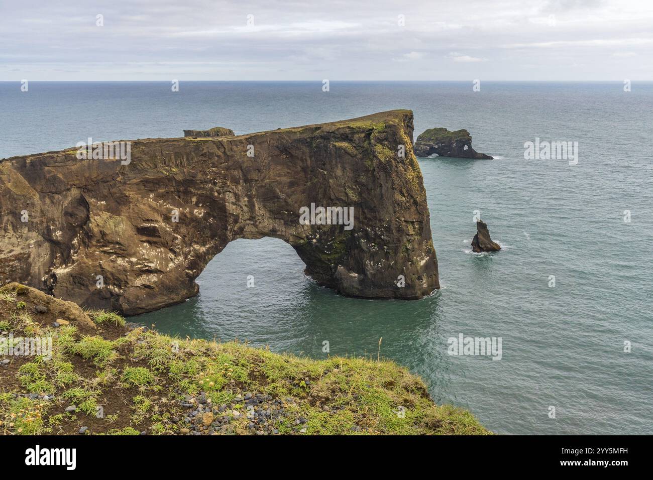 Dyrholaey Felsenbogen, Dyrholaey Halbinsel, in der Nähe von Vik i Myrdal, SuÃ°urland, Island, Europa Stockfoto