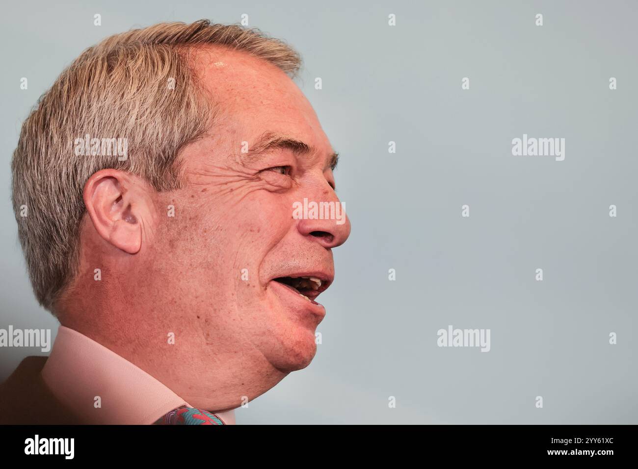 Nigel Farage. Der Gründer der Reform UK Party und Parlamentsabgeordneter Clacton, sieht richtig aus, Großbritannien Stockfoto