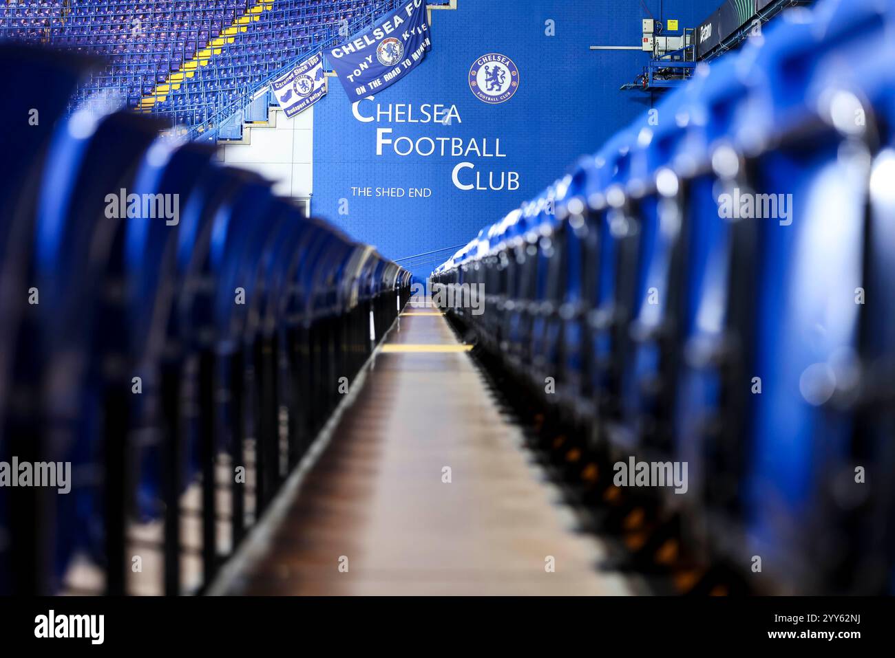 Stamford Bridge, London, Großbritannien. Dezember 2024. UEFA Conference League Football, Chelsea gegen Shamrock Rovers; Stamford Bridge Sitzplätze vor Antritt Credit: Action Plus Sports/Alamy Live News Stockfoto