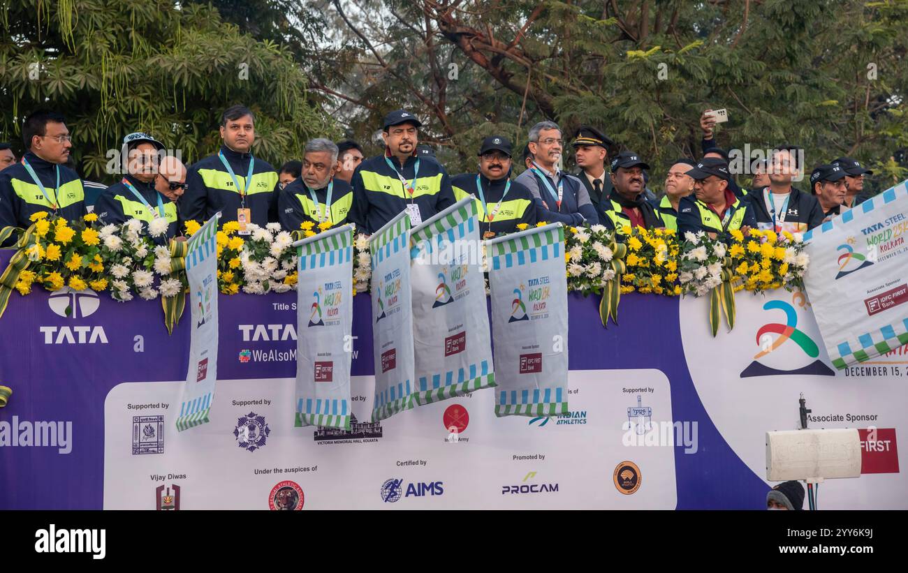 Kalkutta, Indien. Dezember 2024. Tata Steel World Marathon 25K Kalkutta (TSW25K). Der weltweit einzige World Athletics Gold Label 25K Marathon fand am 15. Dezember 2024 in Kalkutta, Indien, statt. (Foto: Amlan Biswas/Pacific Press/SIPA USA) Credit: SIPA USA/Alamy Live News Stockfoto