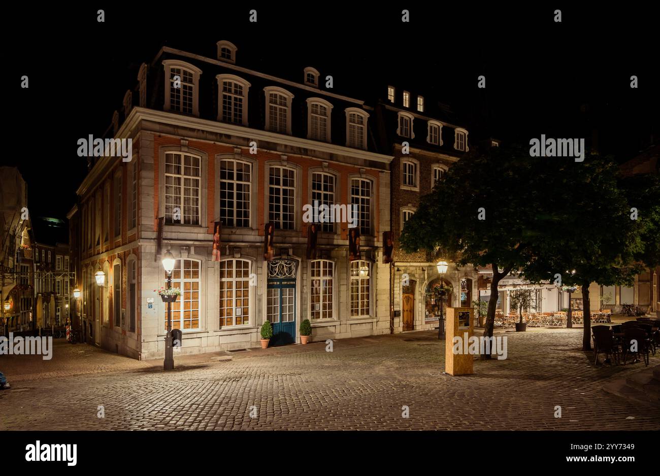 Das Couven-Museum am Hühnermarkt in Aachen bei Nacht. 3:00 Uhr im Stadtzentrum von Aachen. Stockfoto