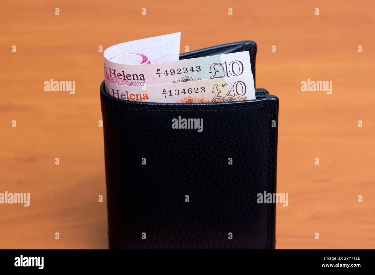 St. Helena Geld - Pfund in der schwarzen Brieftasche Stockfoto