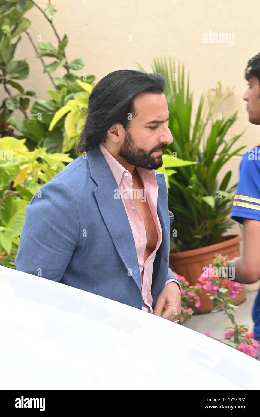 Mumbai, Indien, 19. DEZEMBER 2024: Saif Ali Khan und Kareena Kapoor Khan wurden zusammen mit Karishma Kapoor, Shahid Kapoor und Mira Kapoor bei einem jährlichen Schultag gesehen. Die Stars versammelten sich, um ihre Kinder zu unterstützen und verströmten Charme und Wärme bei der Feier. Copyright: xx Stockfoto