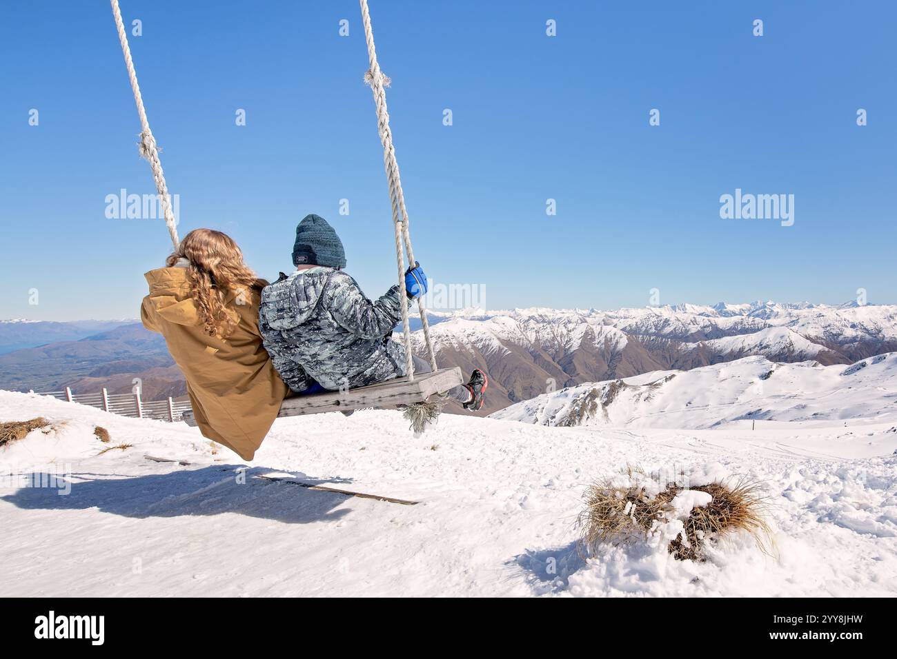 Kinder schwingen Schnee alpinen Blick, cardrona, neuseeland, Familienurlaub, Berge, Freiheit Stockfoto