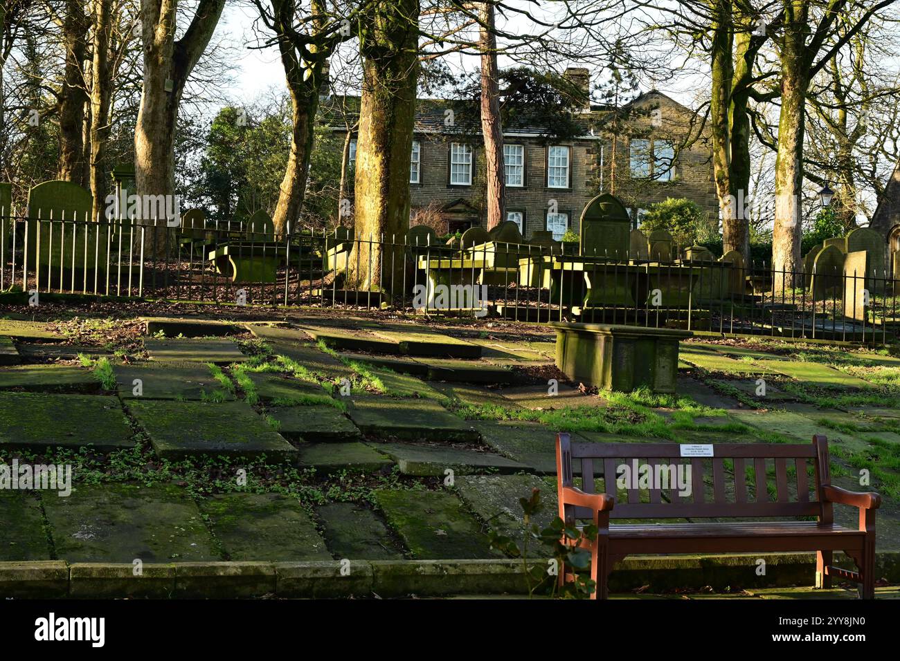 Haworth Parsonage Museum and Graveyard, in Winter, West Yorkshire Stockfoto