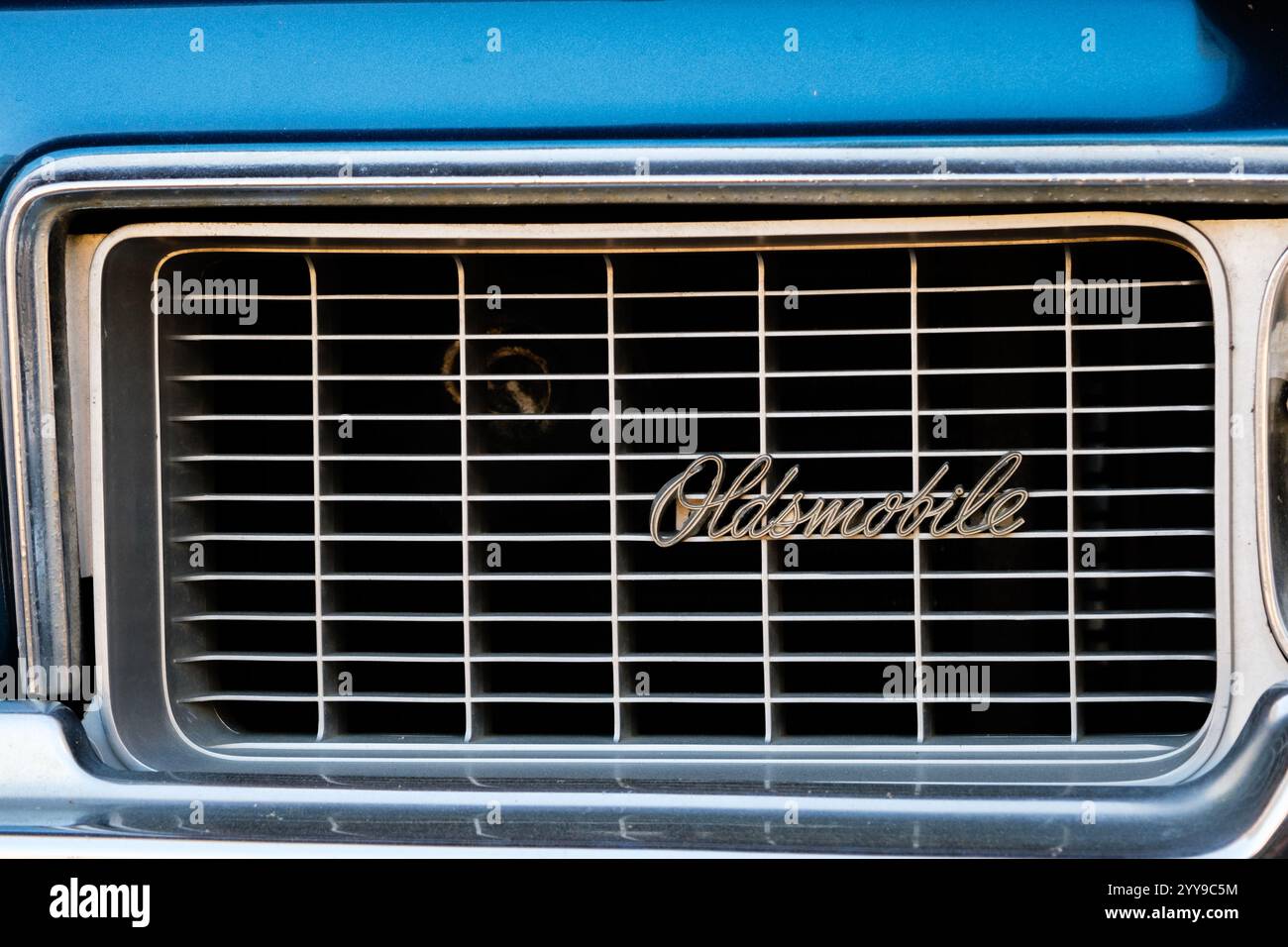 Oldsmobile Grill mit Emblem Stockfoto